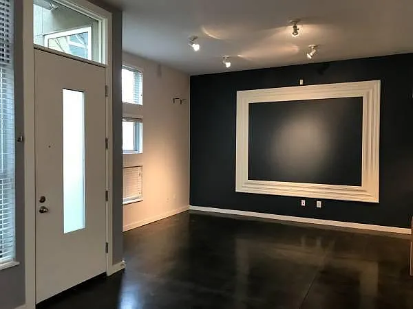 2800 Mandela Pkwy — Photo 1