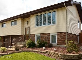 5846 Liberty Sq, Oak Forest, IL 60452