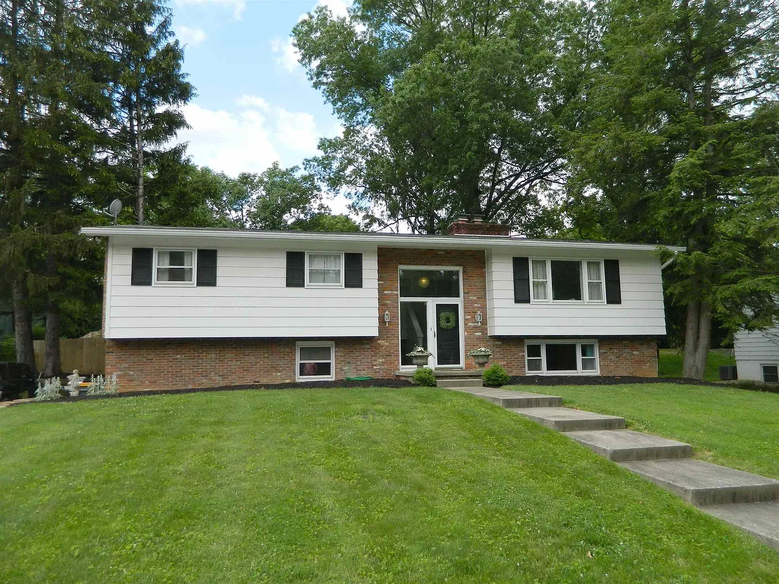 1422 S Winfield Rd photo 1