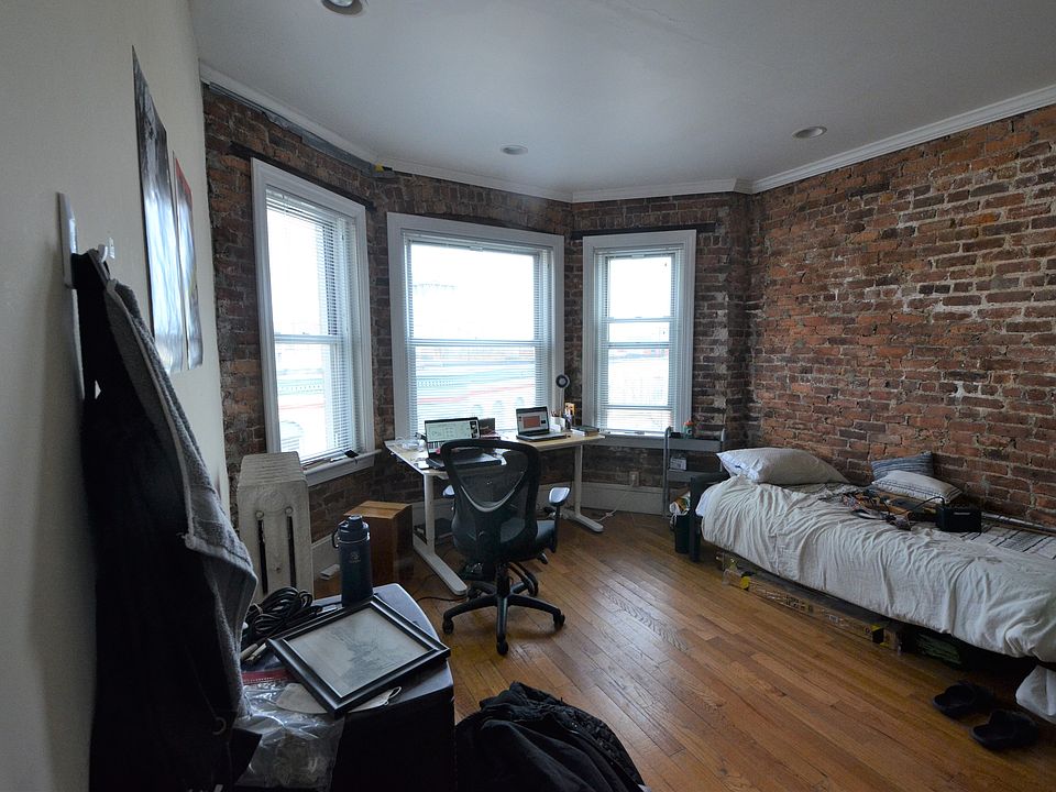 1st image of 18 Hemenway St #3