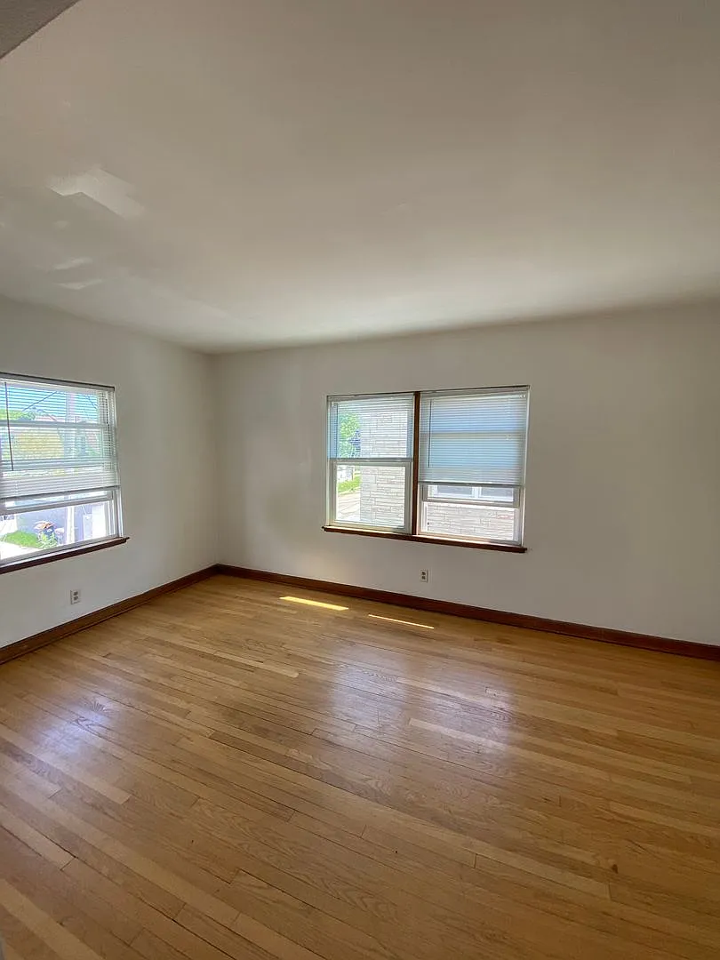 3904 W Greenfield — Photo 2