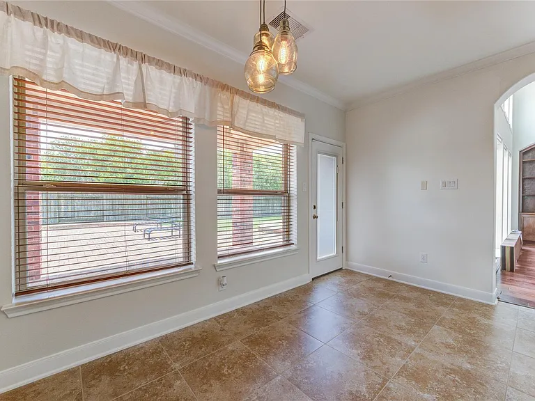 1335 Altavilla Ln — Photo 18
