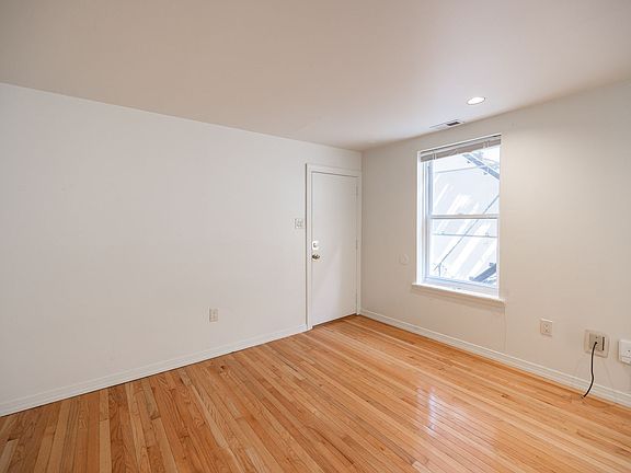4th image of 1728 Green St APT 2R