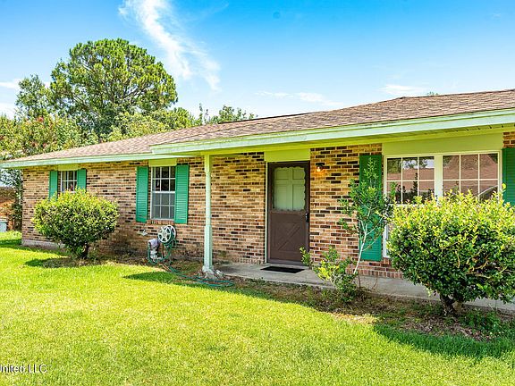 3rd image of 11282 Pine Dr