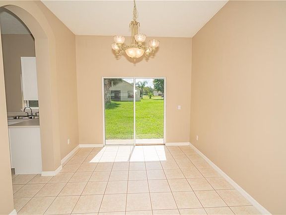 5th image of 700 Black Maple Dr