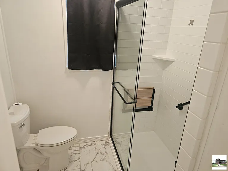 211 E Hogan Dr — Photo 18
