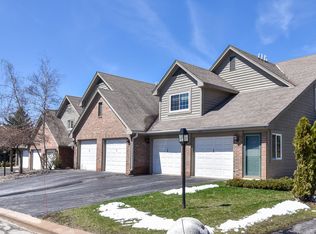 18600 Brookfield Lake Dr, Brookfield, WI 53045