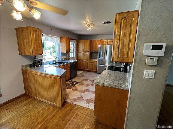 5th image of 933 Dawson St