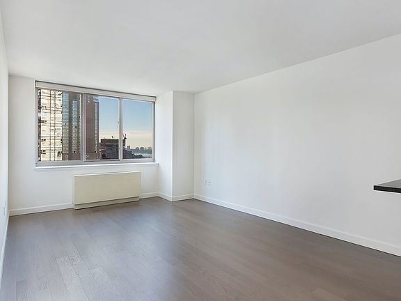4th image of 561 10th Ave APT 32C