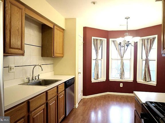 5th image of 42 Wyckwood Ct