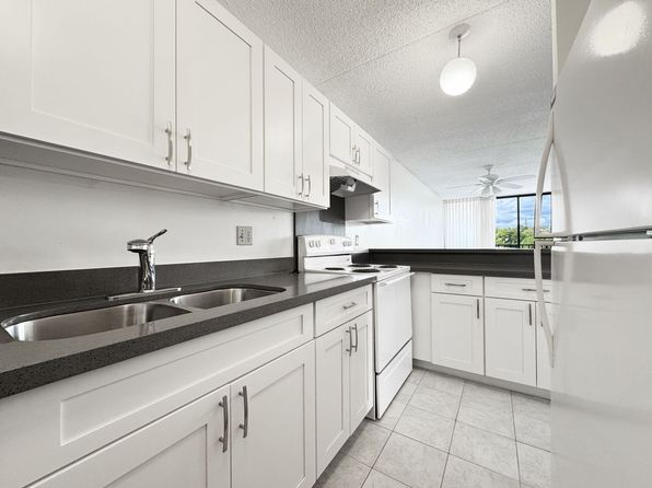 98-402 Koauka Loop APT 715, Aiea, HI 96701