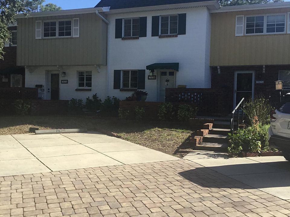 One of 13 townhouses located next to the Inn at the Beach. Nightly rates at the Inn start at $270/night! The beach is only 100 yards away! Reserved parking space at your front door.