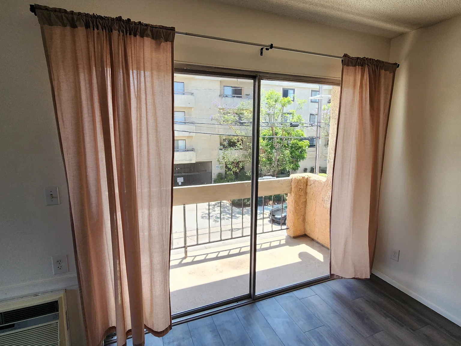 1 bed, 850 sqft, $2,095 — Photo 2