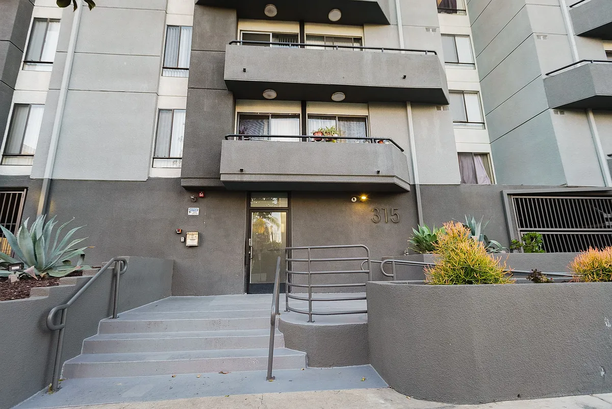 Building Photo - 315 Virgil