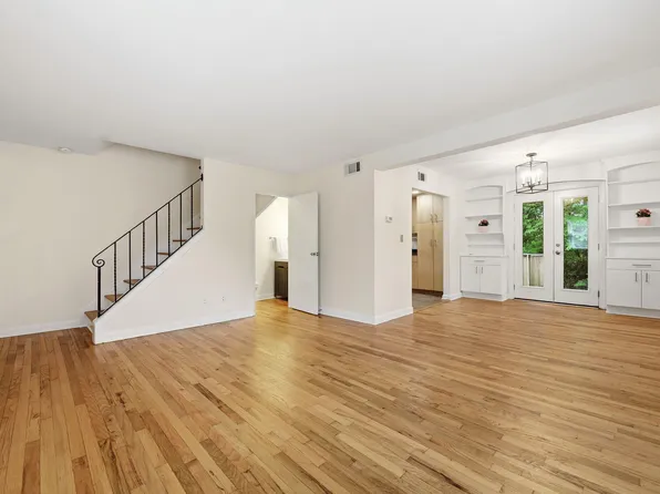 1107 Nichols Dr, Raleigh, NC 27605