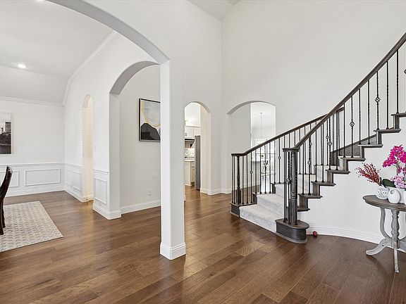 5th image of 5309 Center Hill Dr