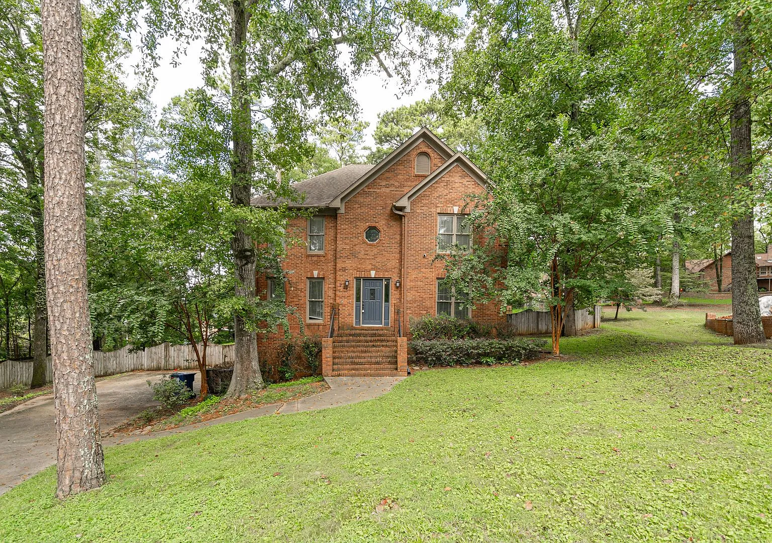 221 Stone Valley Drive! Lots of space!! Great location!! — Photo 1
