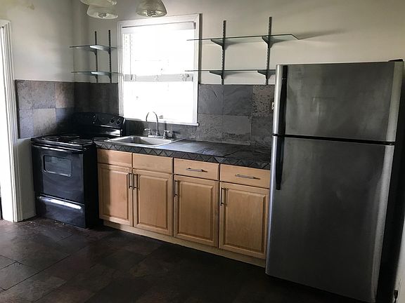 4th image of 1003 Arlington Ave N APT 2