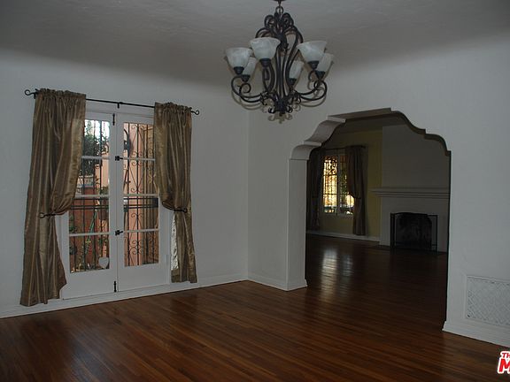 5th image of 1137 S Hayworth Ave