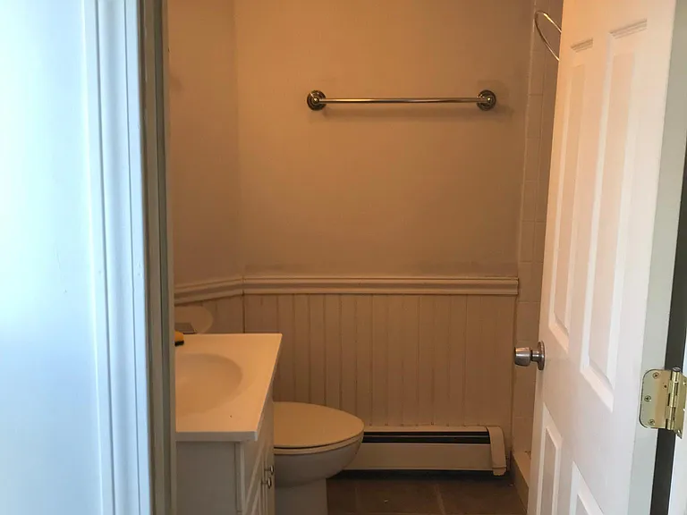 230 Chestnut St #B — Photo 15