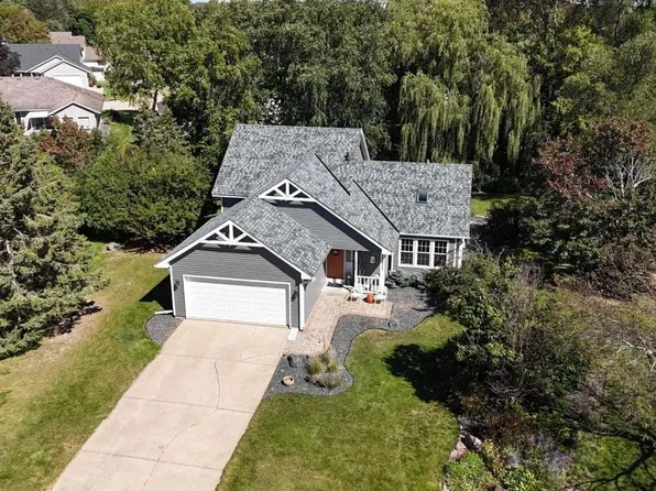 7906 27th St N, Oakdale, MN 55128