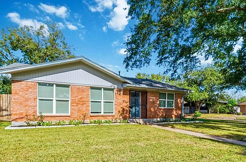 3923 Hickok Ln Photo 1