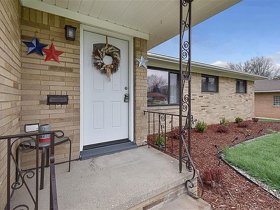 2nd image of 1051 Parkview Dr