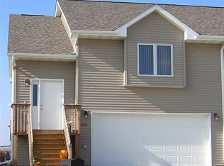 1515 Deerfield Dr, North Liberty, IA 52317