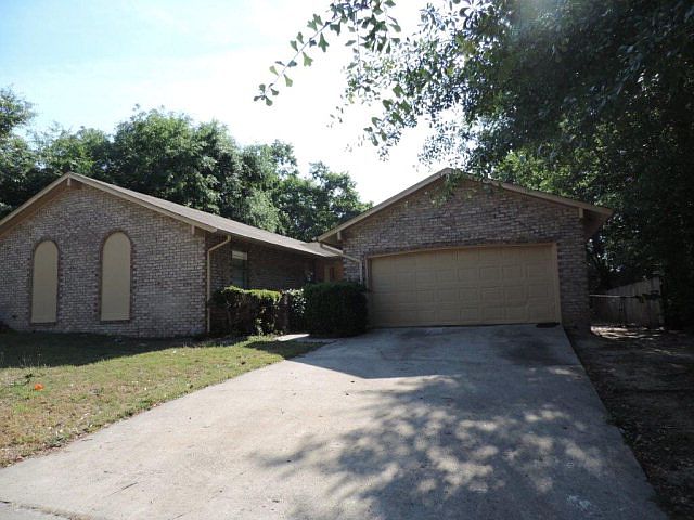 1st image of 254 Oak Lake Dr