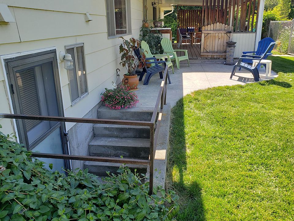 Private backyard entrance
