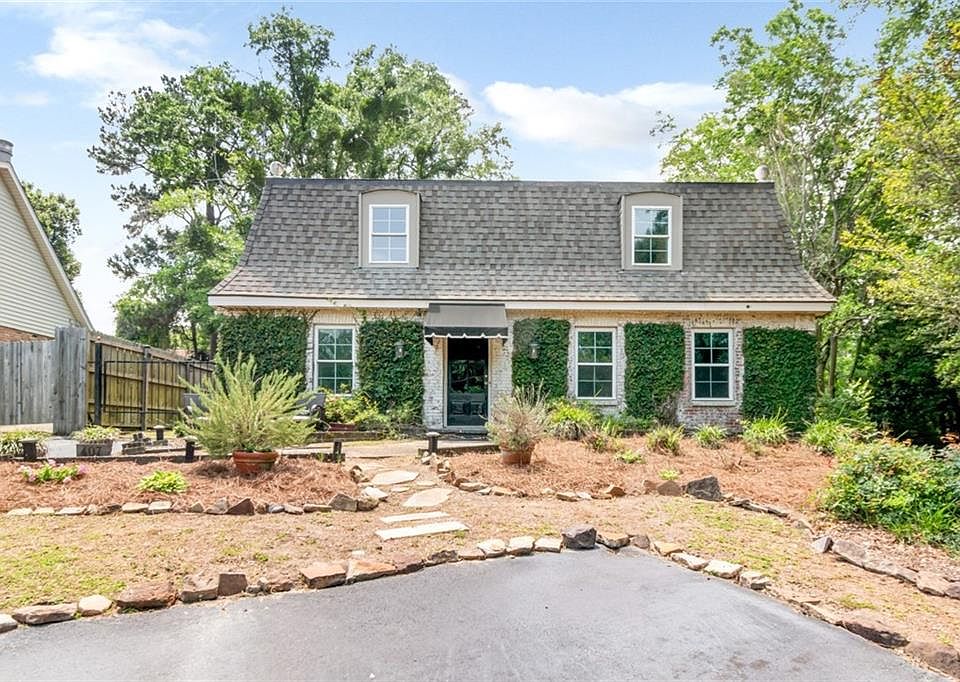 1st image of 407 Stillwood Ln