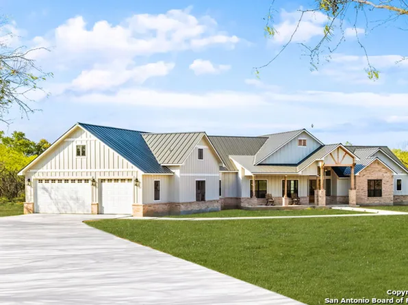 14638 Silesia Dr, St Hedwig, TX 78152