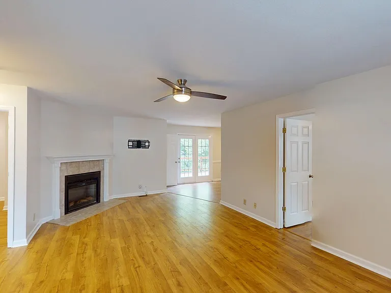 424 Eisenhower Dr — Photo 14