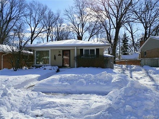 4th image of 614 Fairway Dr