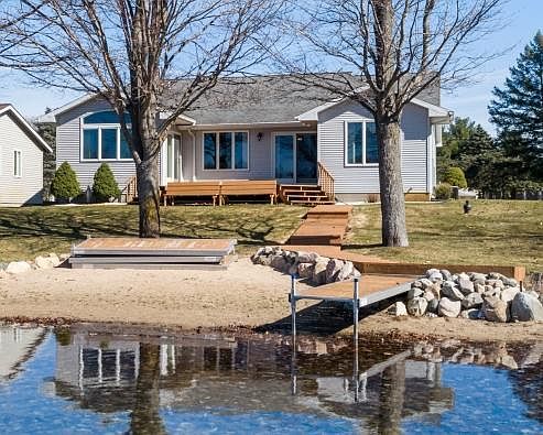1st image of 7181 Holiday Dr