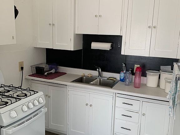5th image of 312 N Lawler St #8