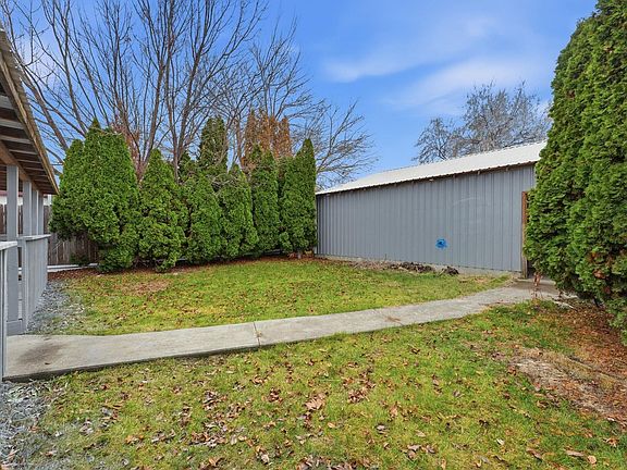 3rd image of 8433 W Canyon Ave