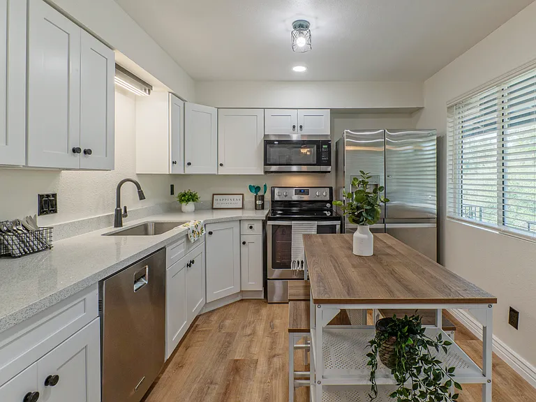 1133 S Farmer Ave #3 — Photo 5
