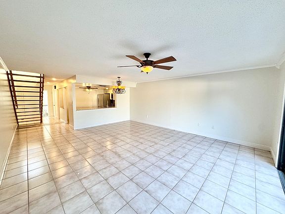 4th image of 850 Meadowland Dr #E