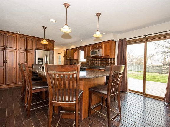 5th image of 512 N Sagewood Dr