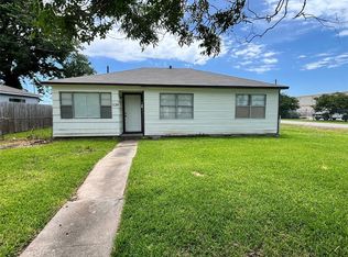 329 S 11th St, La Porte, TX 77571