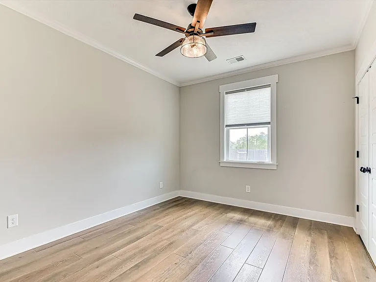 419 Barrow Ln — Photo 45