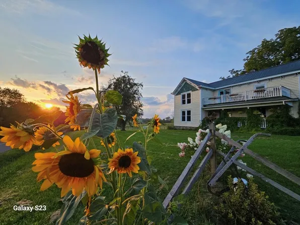 7561 Snake Creek Rd, Hillsville, VA 24343