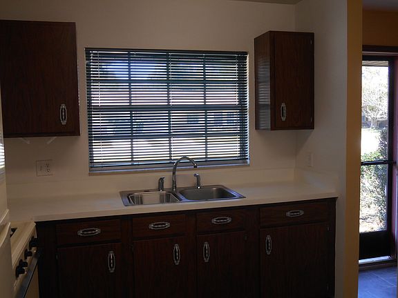 5th image of 919 New Bedford Dr