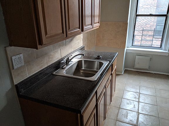 2nd image of 2400 Walton Ave APT 4G