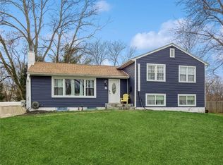 2 Dublin Ln, Poughkeepsie, NY 12603