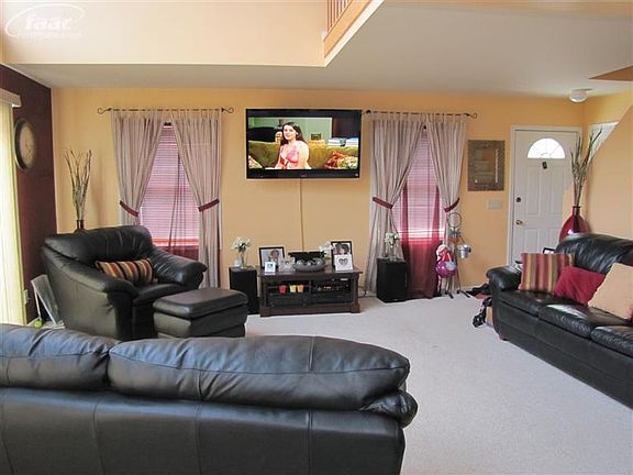 3rd image of 1193 Chemung Dr