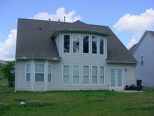 2nd image of 8805 Lakecrest Way