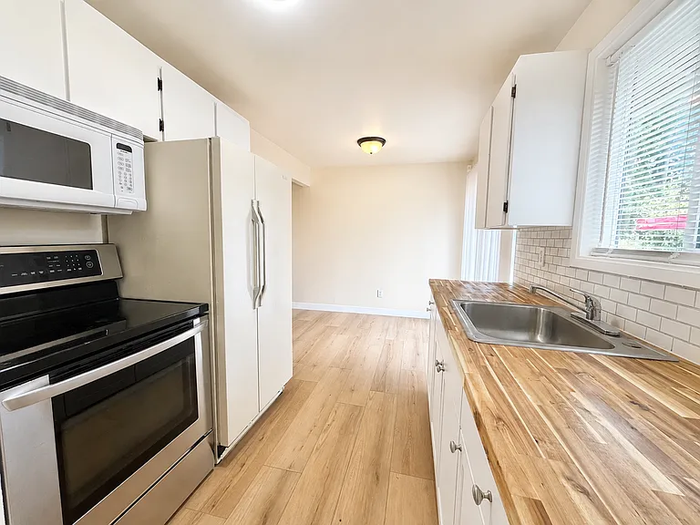15612 NE Couch St — Photo 5