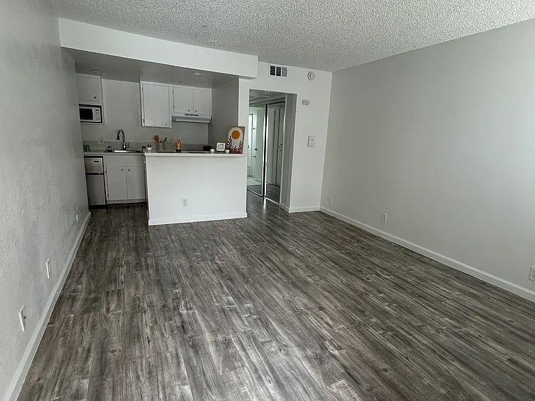 14630 Gault St #7 — Photo 6